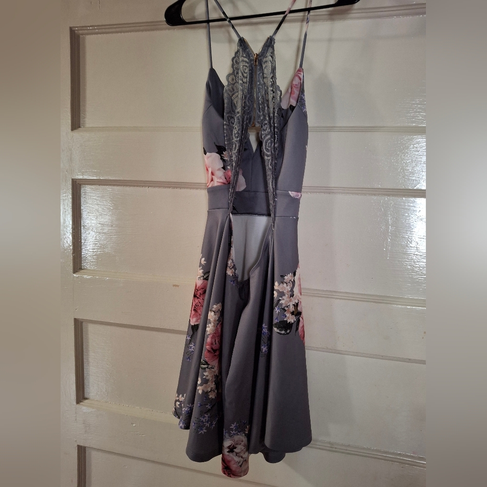 Iris Floral Backless Dress in Gray and Pink - Picture 3 of 5